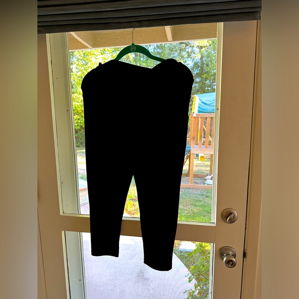 Zella maternity cropped yoga pants / leggings. Size M